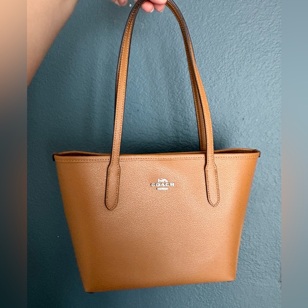 Coach small city tote NEW